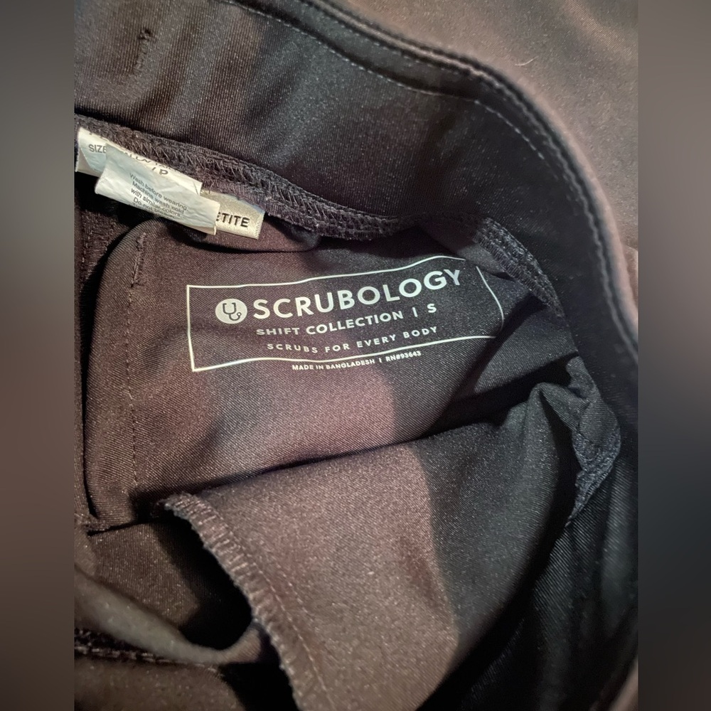Women’s black scrubology scrub set - Picture 2 of 3